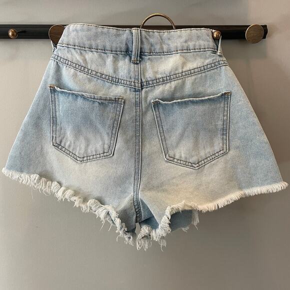 Rewash High-Rise Distressed Denim Shorts | Light Wash, Frayed Hem, Size 1 (25) - Picture 4 of 6